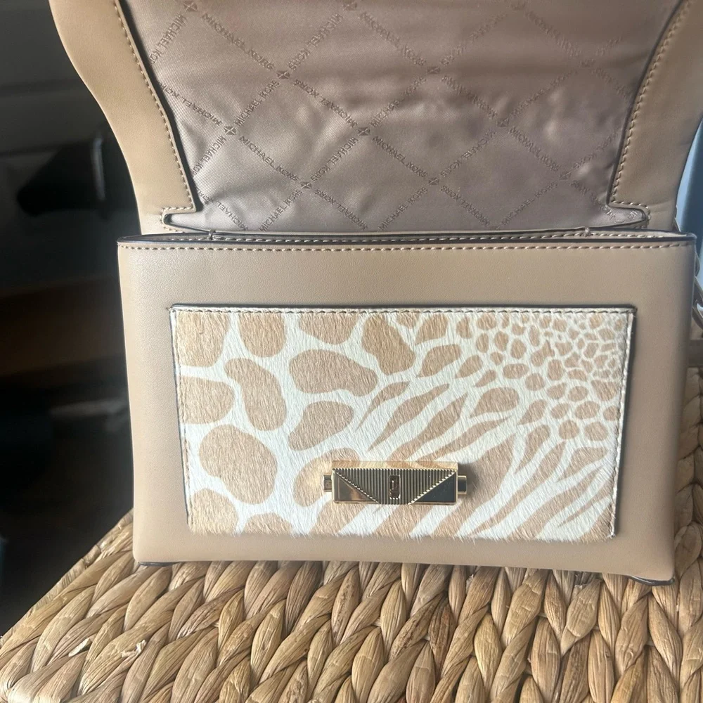 Studded Beige Leather Shoulder Bag - Picture 8 of 13